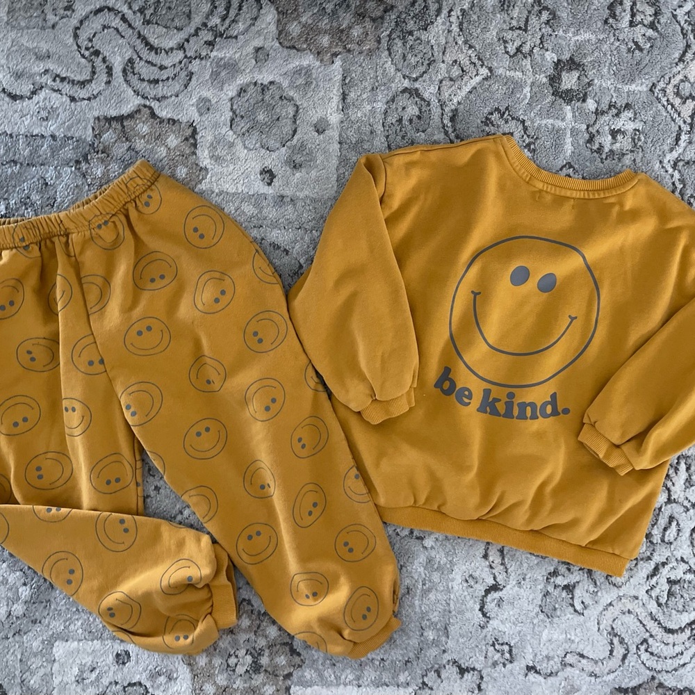 Be Kind Mustard Yellow Smiley Face Set